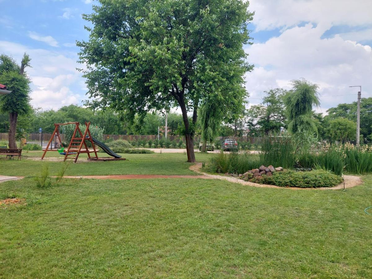 Cserke Apartmanház Cserkeszőlő Exterior foto